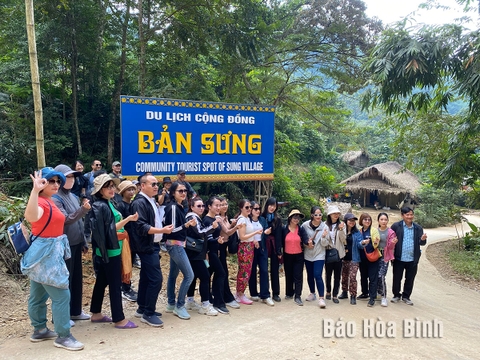 CLB lữ hành UNESCO Hà Nội Khảo sát tuyến, điểm du lịch mới tại huyện Đà Bắc (Hòa Bình)