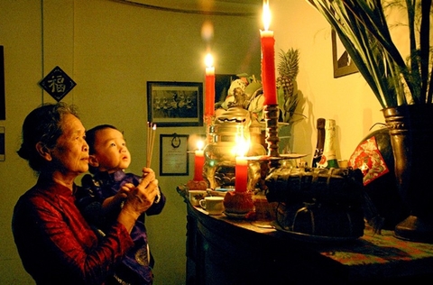 Không gian linh thiêng: Cách bài trí phòng thờ để cầu bình an, phúc lộc