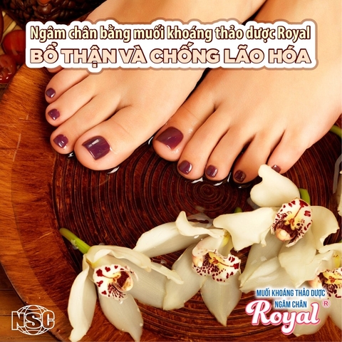 Ngâm chân bằng muối khoảng thảo dược Royal