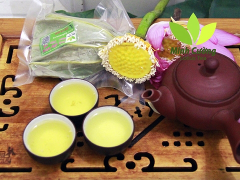 Chọn nước pha Trà sen Tây Hồ ngon