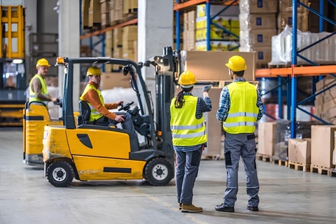 Hướng dẫn cách lái xe nâng hàng an toàn và đúng kỹ thuật