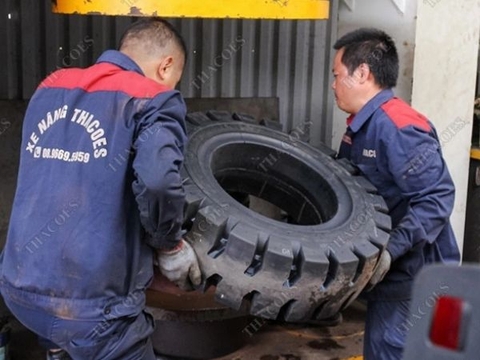 Báo giá lốp xe nâng 700 12 mới chính hãng tại THACOES