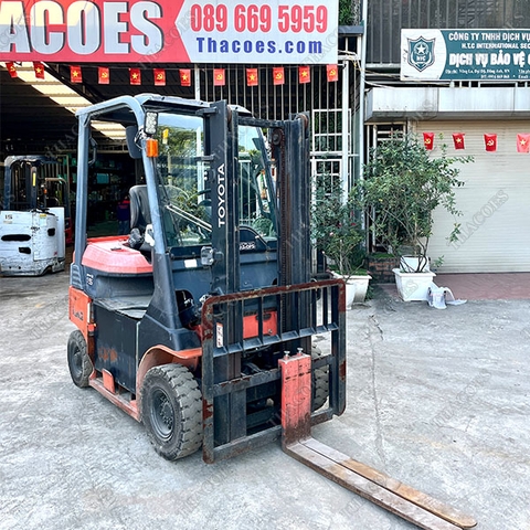 Xe nâng Toyota điện 1,5 tấn ngồi lái đời 2017