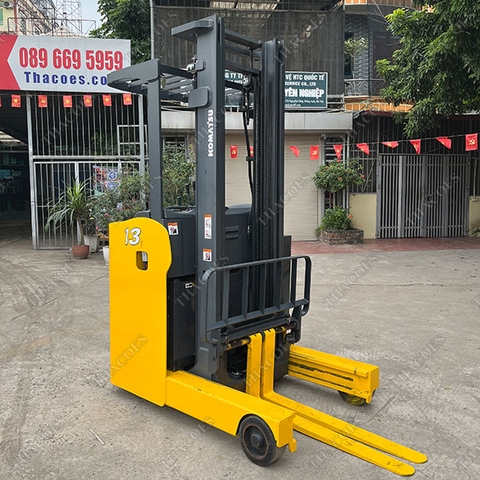 Xe nâng Komatsu 1,3 tấn điện đứng lái giá rẻ