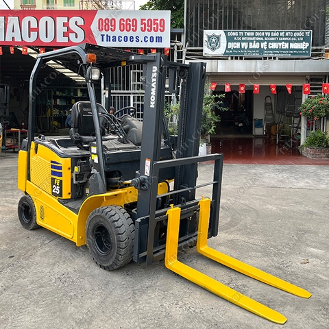 Xe nâng Komatsu 2,5 tấn FE25 điện ngồi lái pin khô đời cao 2020