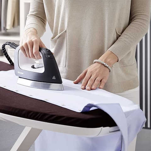 Bàn Ủi Hơi Nước Tích Hợp Cầu Là Quần Áo Miele B 4847 [Hàng Đức]