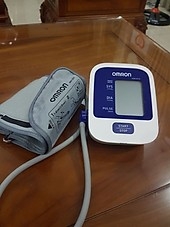 Máy đo huyết áp bắp tay Omron HEM-8712