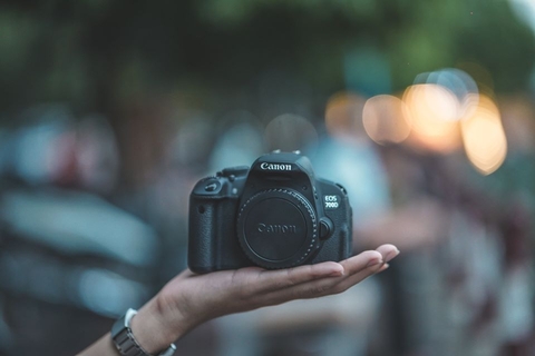 Đánh giá Canon EOS 700D - Máy ảnh DSLR Bình dân