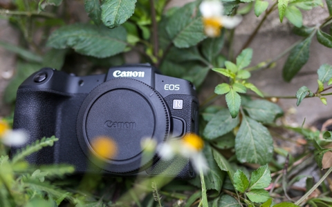 Xu thế nhỏ gọn đang dần thay thế dòng fullframe cồng kềnh - Canon Rp là lựa chọn đáng giá trong thời điểm cuối năm này