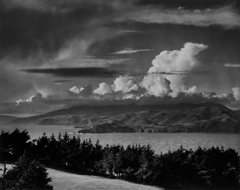 Bộ sưu tập ảnh in đen trắng của Ansel Adams được bán với giá gần 4,6 triệu USD tại phiên đấu giá