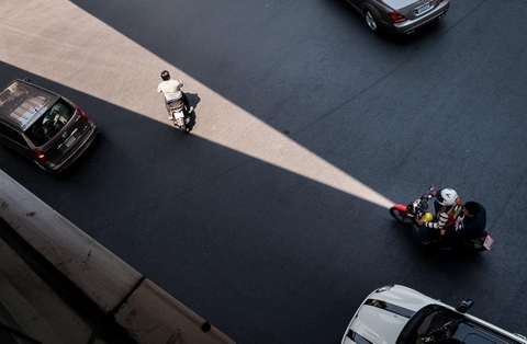 Những khoảnh khắc thú vị được ghi lại qua các bức ảnh của nhiếp ảnh gia Angkul Sungthong đến từ Thái Lan