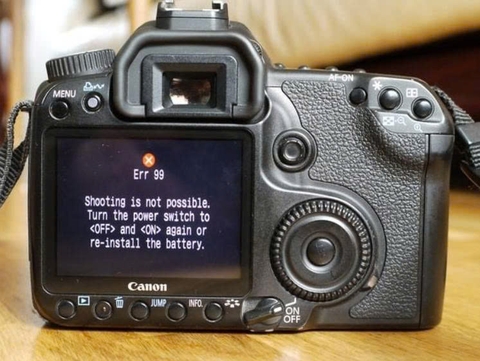 Sửa máy ảnh cũ có đáng không? So sánh chi phí sửa và mua máy ảnh cũ