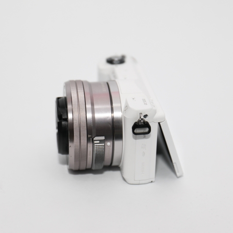 Combo Sony A5000+ Sony E 16-50mm OSS nhỏ gọn, đa dụng, màn hình lật.