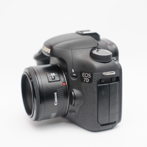 Combo Canon 7D+ Canon 50mm f1.8 ii xóa phông giá rẻ, phù hợp người mới.