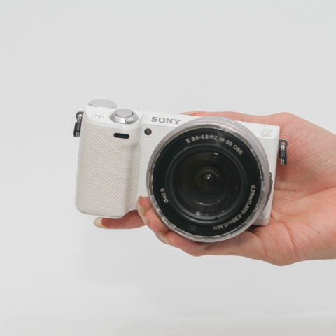 Combo Sony Nex 5T+ Sony 16-50mm f3.5-5.6 OSS nhỏ gọn, dễ tiếp cận với người mới