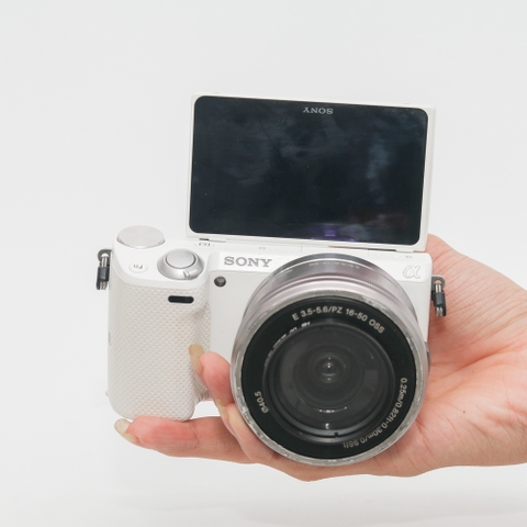Combo Sony Nex 5T+ Sony 16-50mm f3.5-5.6 OSS nhỏ gọn, dễ tiếp cận với người mới