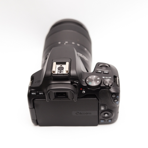 Combo Canon EOS 200D Mark II và Lens 18-135mm USM Cũ - Bộ Máy Du Lịch Toàn Năng