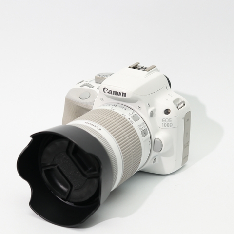 Combo Canon 100D+ Canon 18-55mm f3.5-5.6 IS STM nhỏ gọn, dễ dùng.