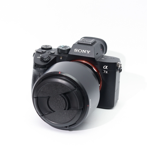 Combo Sony A7 Mark III+ Sony Fe 85mm F1.8 quay chụp chân dung chuyên nghiệp.