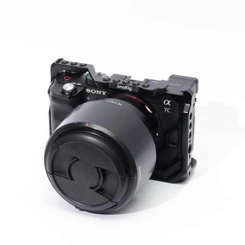 Combo Sony A7C+ Sony Fe 85mm F1.8 quay chụp chân dung nhỏ gọn, chuyên nghiệp.