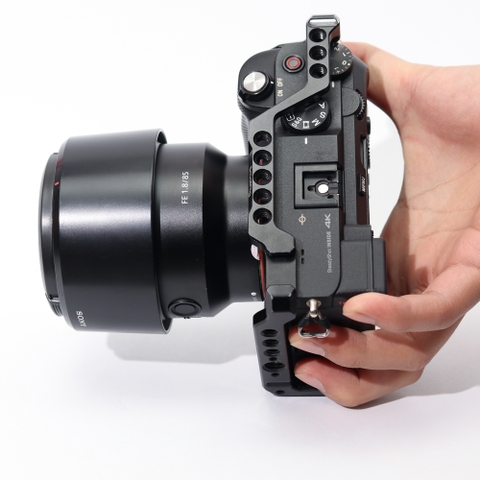 Combo Sony A7C+ Sony Fe 85mm F1.8 quay chụp chân dung nhỏ gọn, chuyên nghiệp.