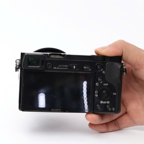 Combo Sony A6000+ Sigma 30mm F/1.4 DC DN nhỏ gọn, đa dụng, xóa phông tốt