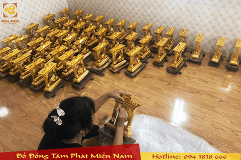 500 Đồng Hồ Quà Tặng Bằng Đồng Mạ Vàng 24K
