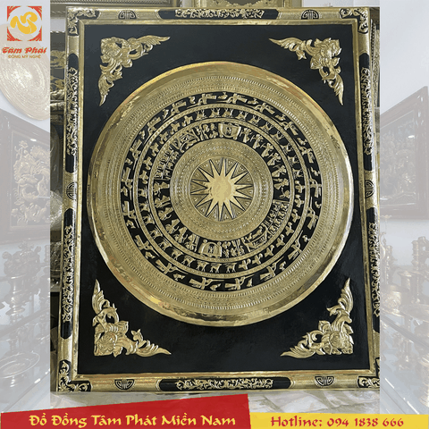 Tranh Mặt Trống Đồng Khung Liền Đồng Chạm Hoa Văn Tinh Xảo