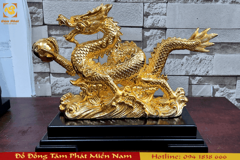 Tượng rồng bay bằng đồng mạ vàng
