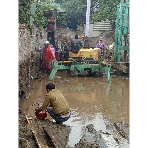 Ép cọc bê tông Tổ 2 làng Lụa Vạn Phúc