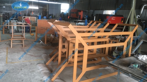 Khung bàn sắt văn phòng