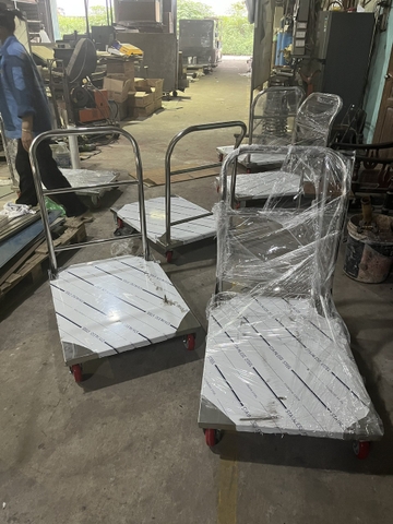 Xe inox chở hàng