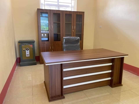 Bàn Giám Đốc BGVG001