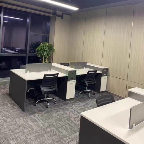 Cụm bàn làm việc 4 người có vách ngăn chân gỗ BNVG002