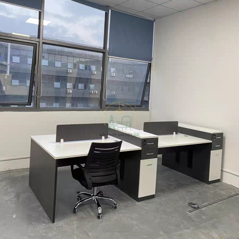 Cụm bàn làm việc 4 người có vách ngăn chân gỗ BNVG002