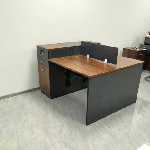 Cụm bàn làm việc 2 người có vách ngăn chân gỗ BNVG001