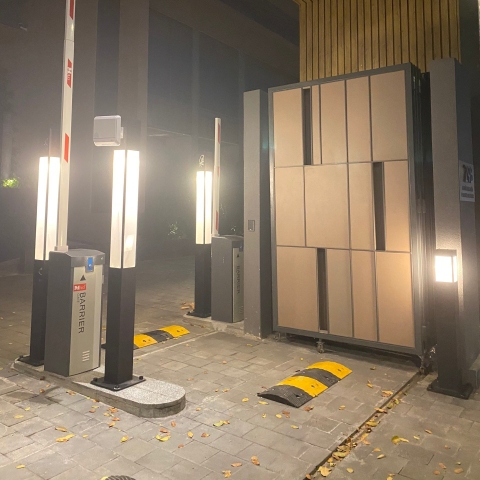Cột Đèn LED Cảnh Quan có vị trí lắp đặt Camera dành cho khuôn viên công trình khu đô thị, penhouse...