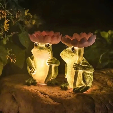 Đèn LED Mô Phỏng Con Ếch Frog Cầm Hoa Sen Phát sáng 3D Frog Fiberglass Light làm từ sợi thủy tinh nhựa Zalaa dành cho Dự án Vườn Ánh Sáng