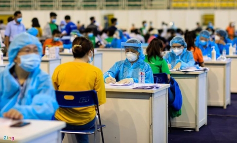 Để sống chung với dịch, TP.HCM cần tiêm chủng 80% dân số