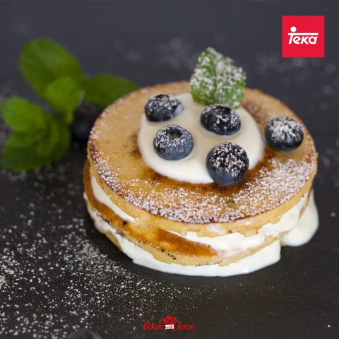 PANCAKE & TÁO SỐT CARAMEL