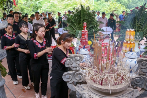 TƯỞNG NHỚ, TRI ÂN CÁC ANH HÙNG LIỆT SĨ