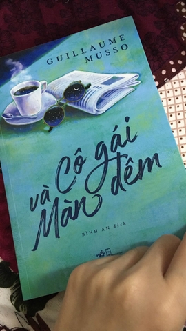 Cô Gái Và Màn Đêm