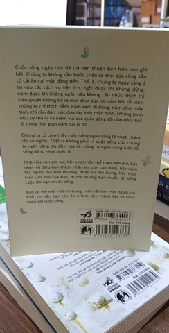 Cuộc đời rực rỡ đừng sống không màu