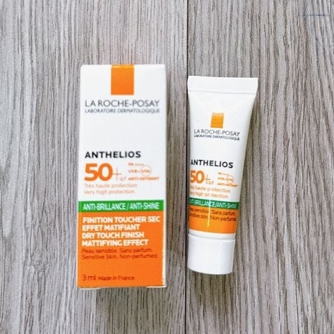 [LA ROCHE-POSAY] KM La Roche-Posay Kem Chống Nắng Anthelios UV Mune 400 Oil Control Gel-Cream SPF50+ 1.5ml