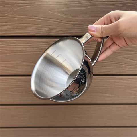 Ca inox chockmen 600ml có quai cầm và chia vạch