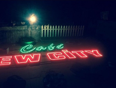 BIỂN CHỮ NỔI LED ĐÚC F5 - CAFE NEWCITY