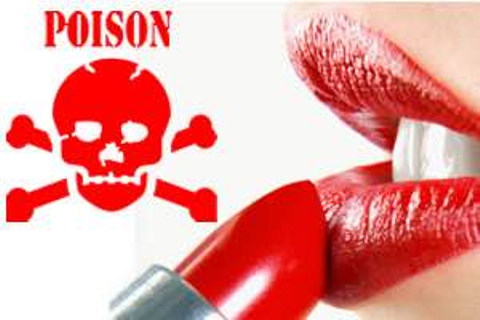 Sử dụng son môi – chì đang tan chảy trên đôi môi bạn!