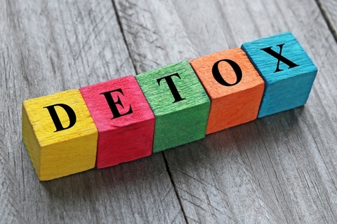 Cụ ông nguy kịch vì detox bằng thực phẩm chức năng