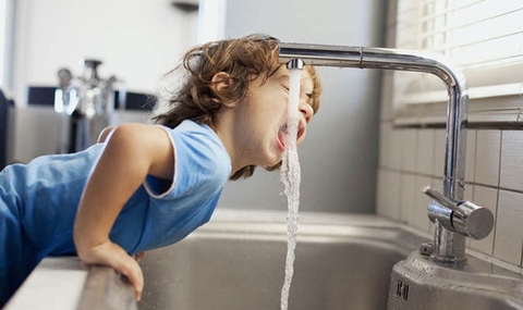 6 chất độc nguy hiểm nhất trong nước uống của bạn