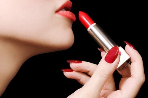 Nữ MC VTV nhiễm độc chì vì thường xuyên tô son đậm